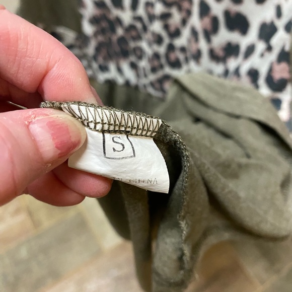 Comfortable Animal print blouse size small dark khaki in color - Picture 6 of 6